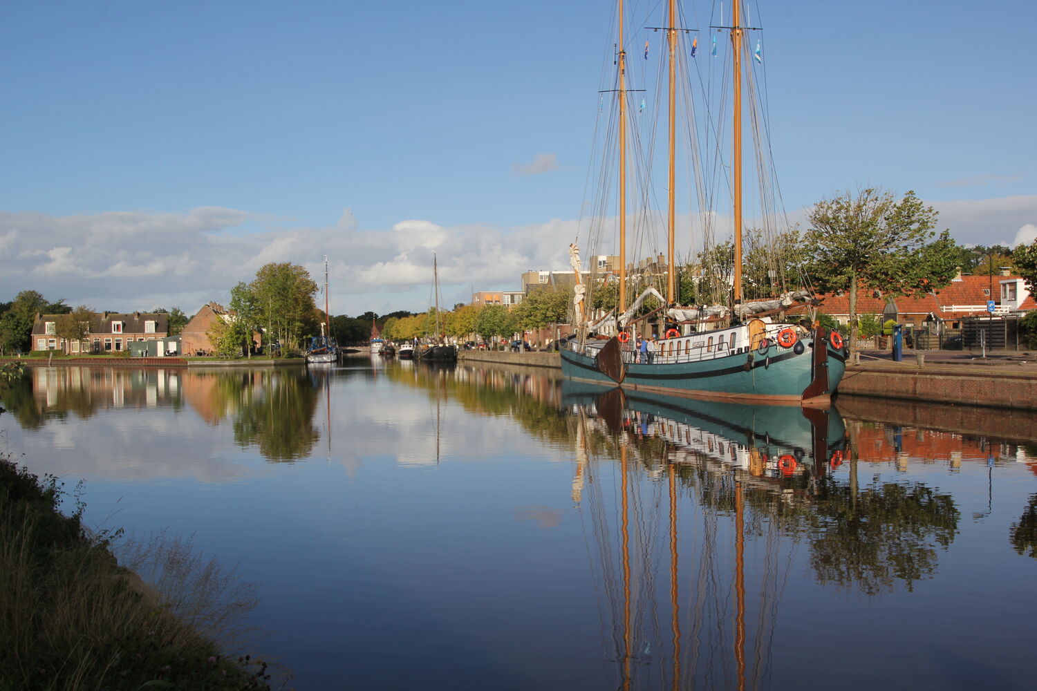 Van Harlingen het wad op — of de haven als decor